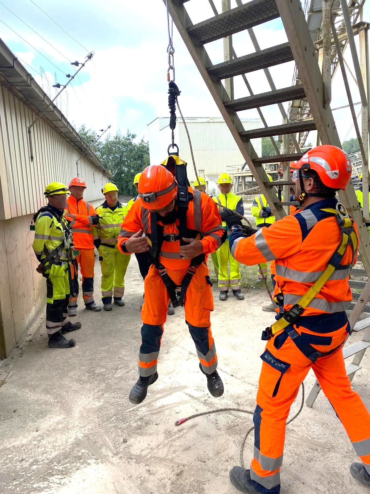 Praktische sessie van de training over werken op hoogte in Beez