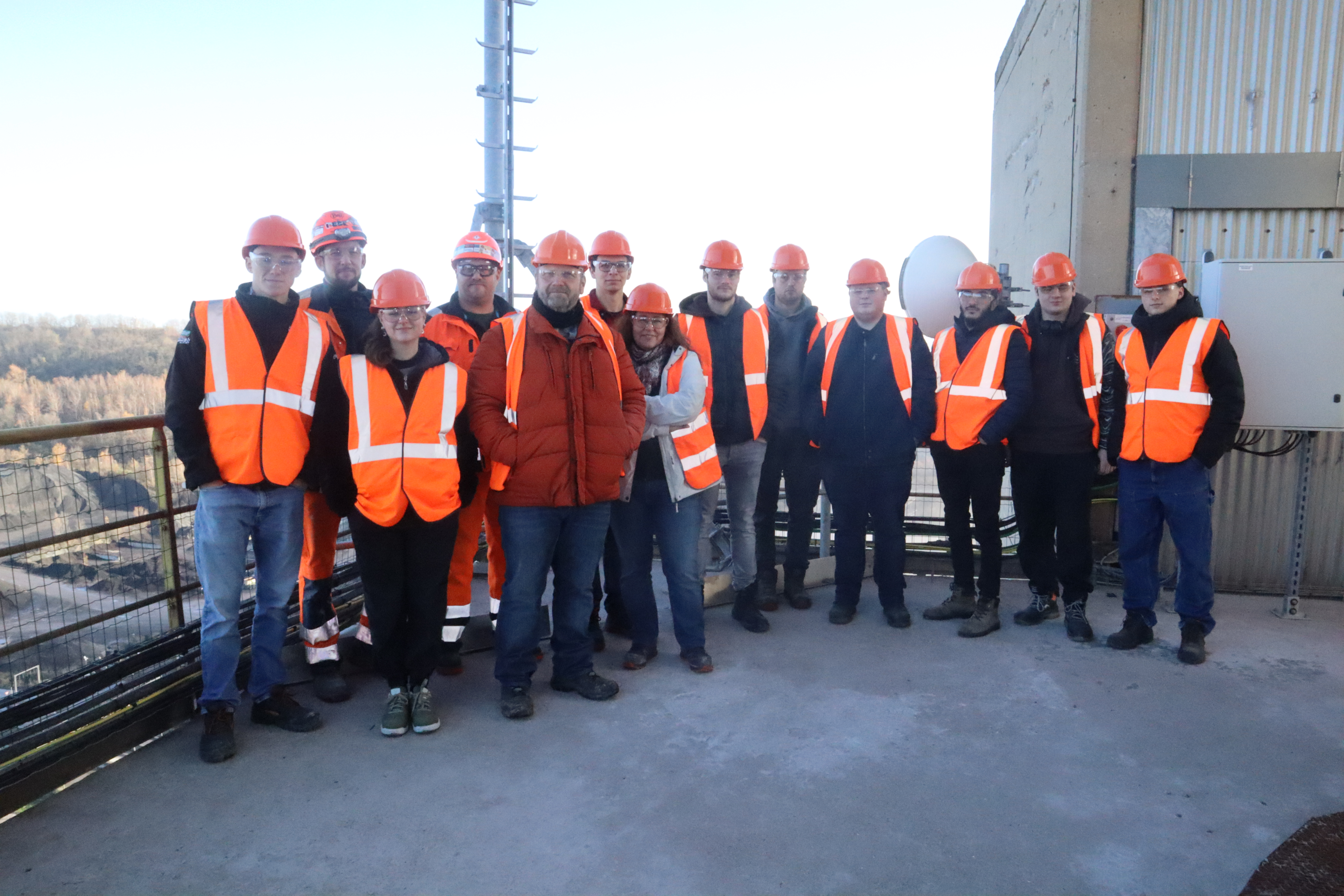 Première photo de groupe au sommet de la tour de préchauffage