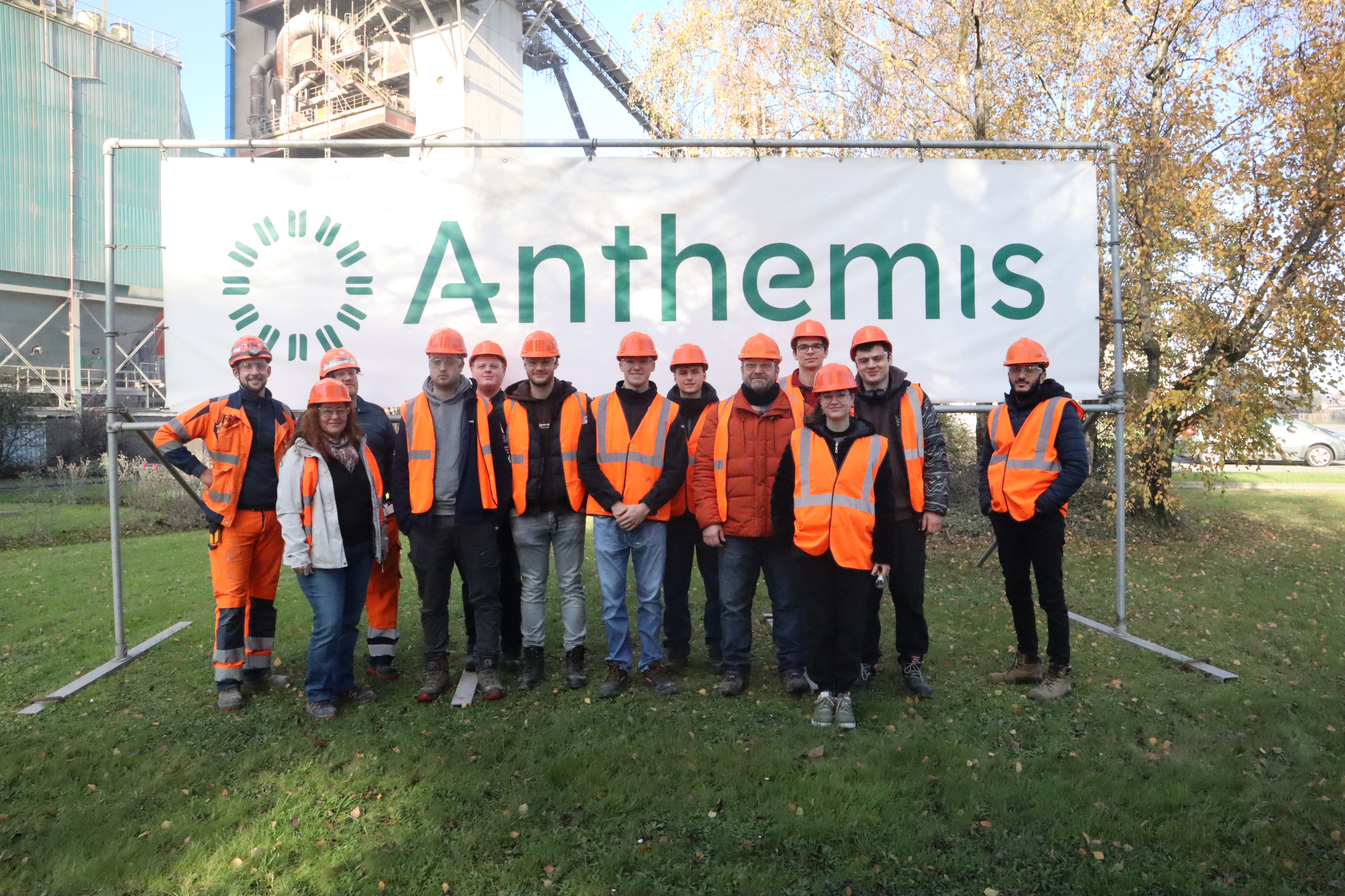 Une photo de groupe devant le logo d’Anthemis immortalise cette rencontre entre des professionnels expérimentés et la génération montante